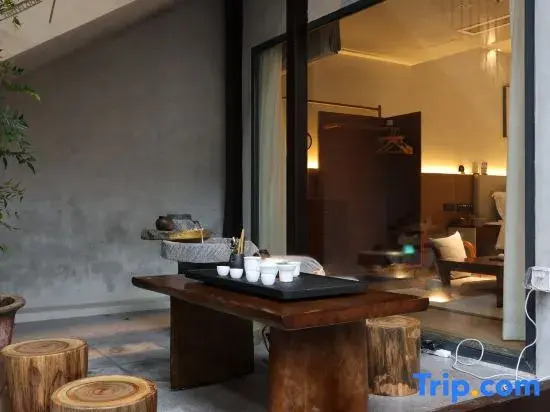 yishiliao ancient charm and modern style Homestay (Nanxun Ancient Town Branch)
