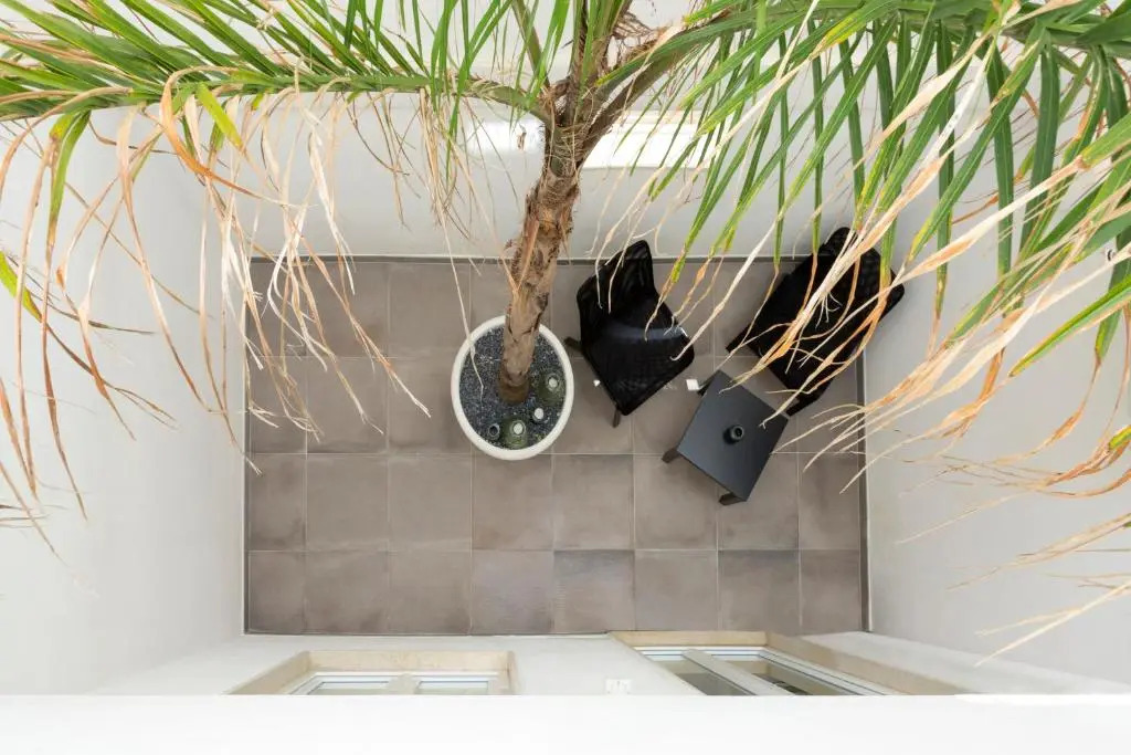 Minimal Rooms