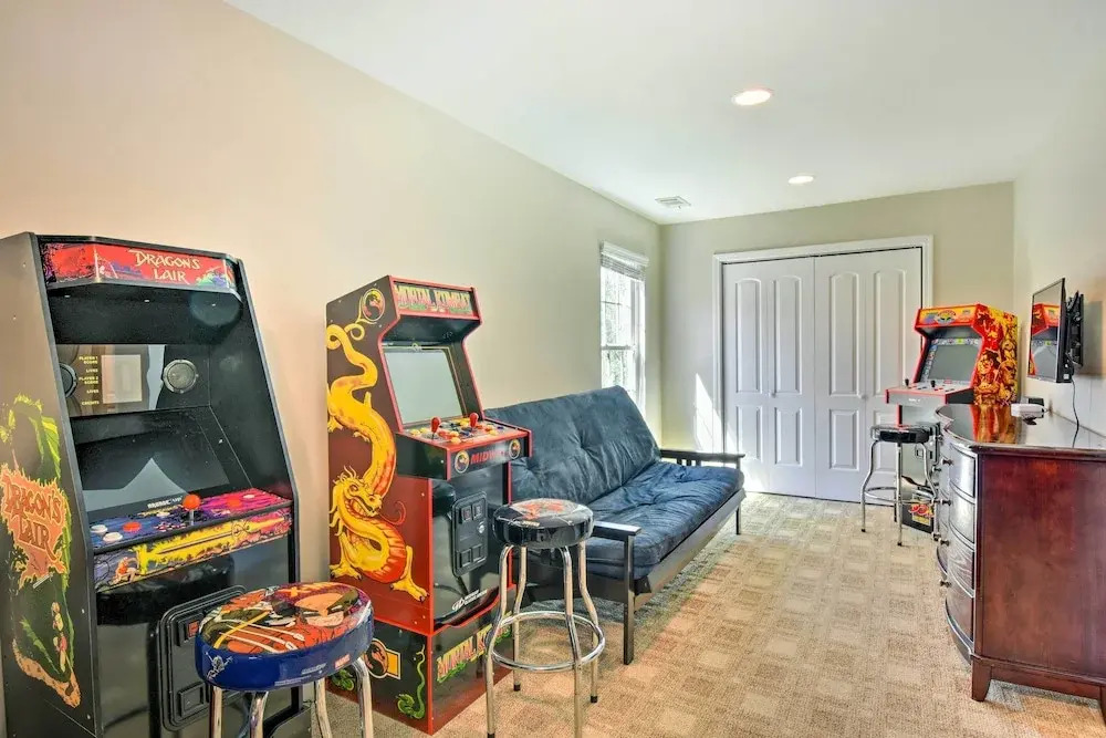 Helen Retreat w/ Hot Tub, 2 Mi to Downtown