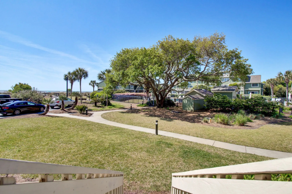 3C Mariners Walk by Avantstay Beach & Pool Access, Enclosed Porch