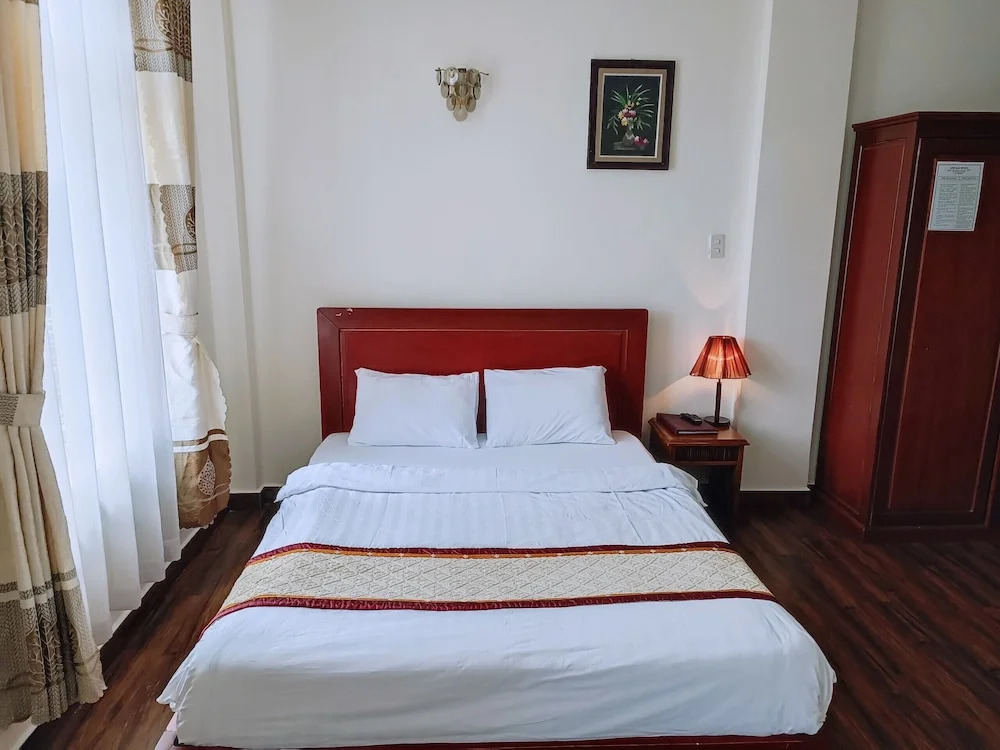 ANH ĐÀO HOTEL