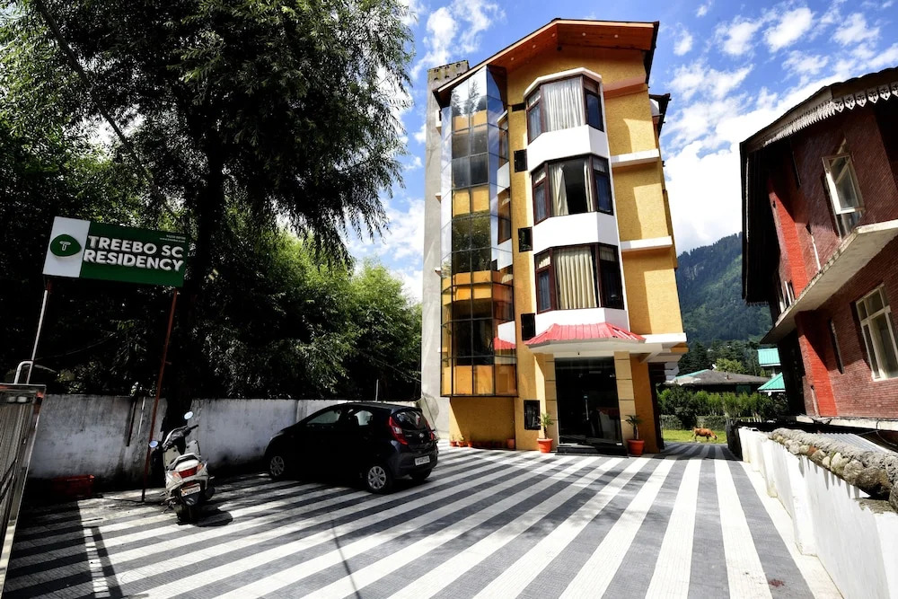 OYO 17099 Ambika Residency