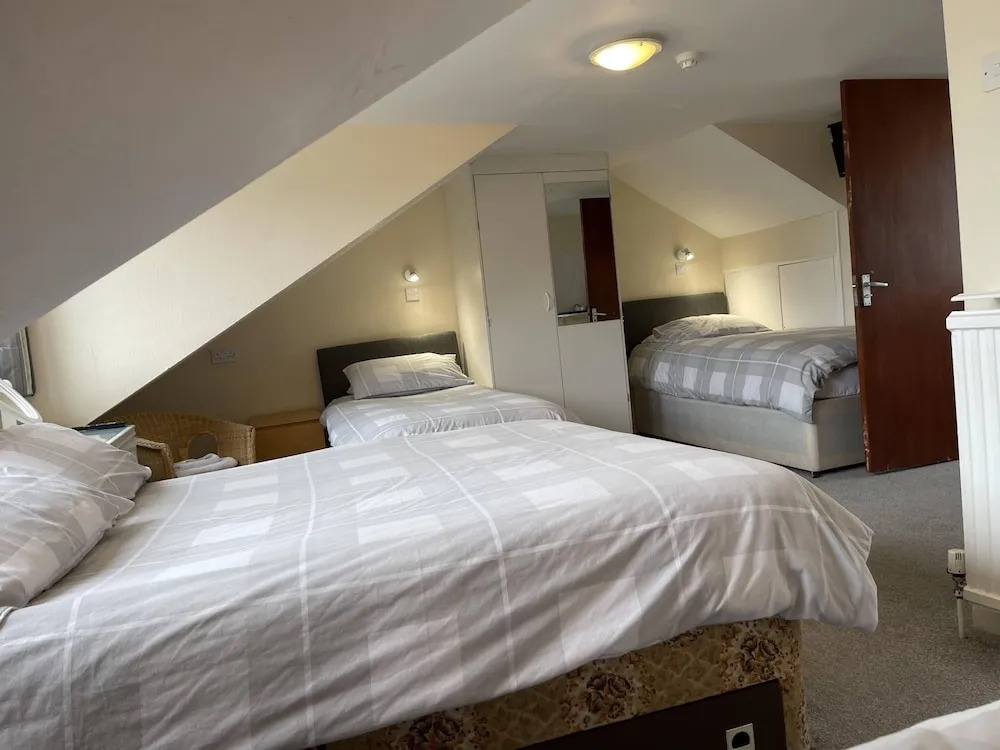LAMPLIGHTER GUESTHOUSE