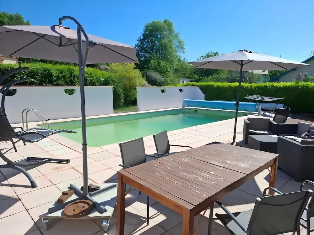 Villa in St Denis with Pool & Pyrenees View