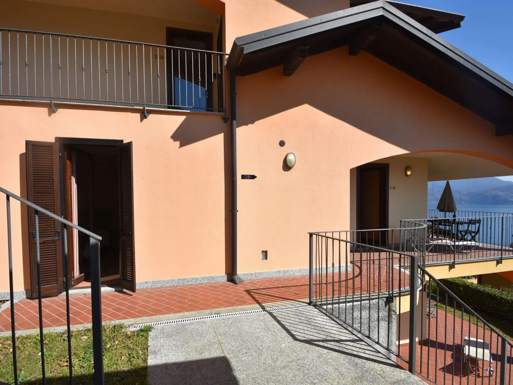 Lakeview apartment in Oggebbio with swimming pool