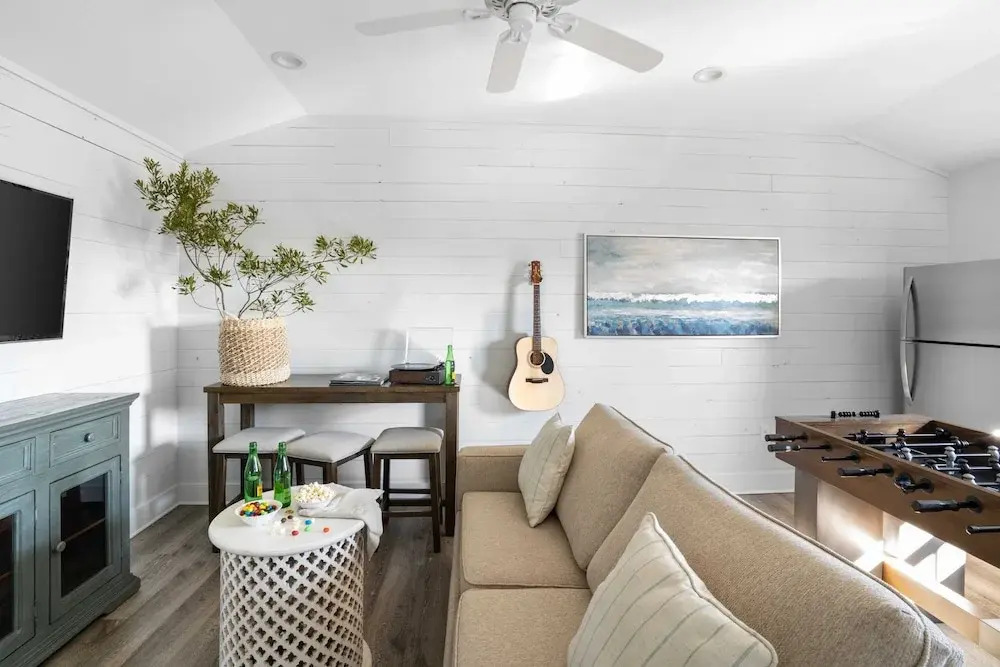 Lyle by Avantstay Chic Beach House w/ Pool & Hot Tub Walking Distance to Ocean