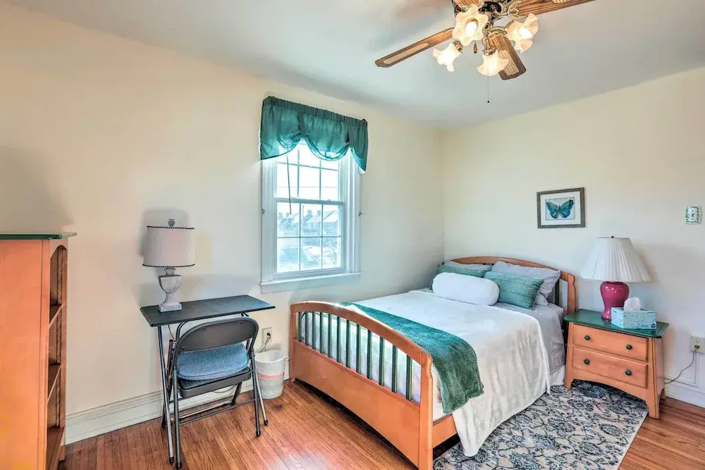 Townhome w/ Porch, 7 Mi to Lincoln Financial Field