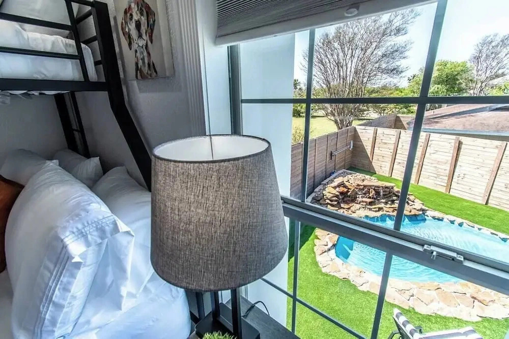 Sleep 29 - Oceanfront Retreat 2 Homes for 29-guests