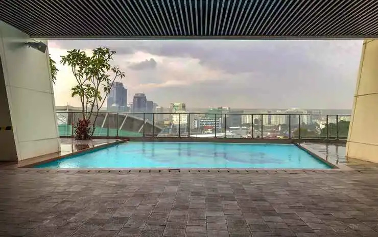 Homey and Tranquil Studio Menteng Park Apartment By Travelio