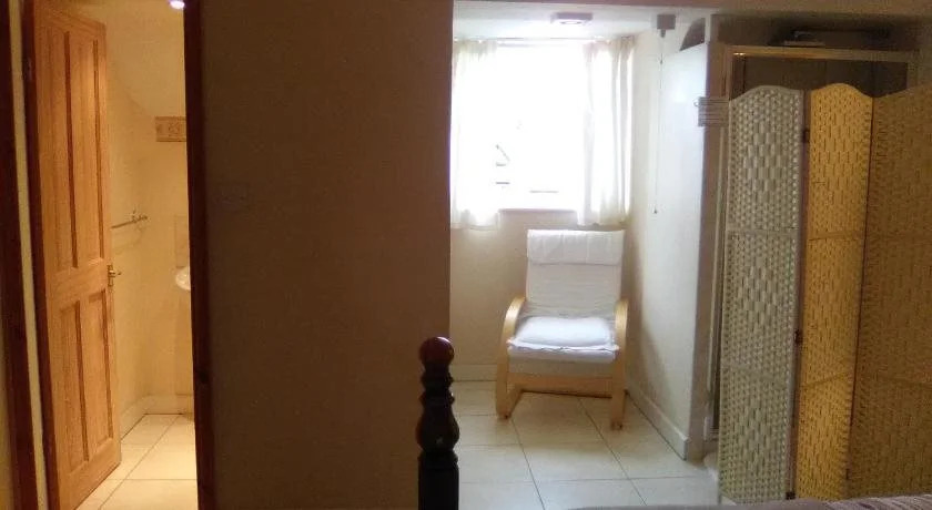 Anchor b & b
