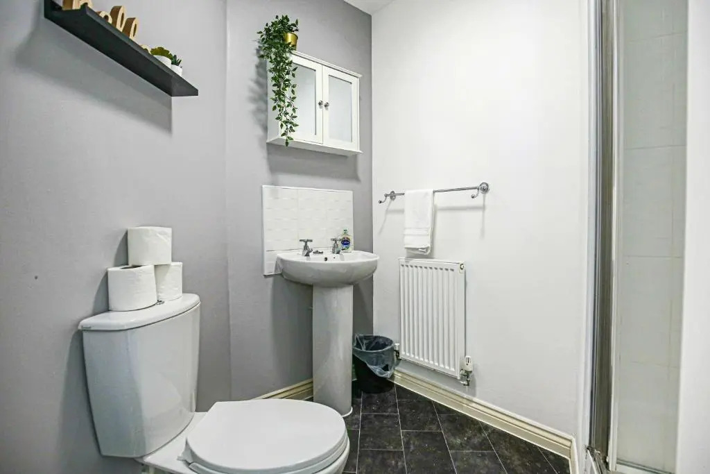 Oakridge House • Parking • Fast WiFi • Smart TVs • Garden • Self-Check-In • Yoko Property