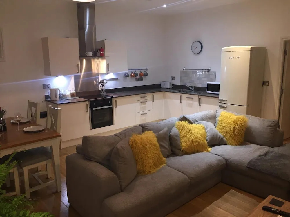 Stylish 93sqm 2 Bed Historical City Centre Flat