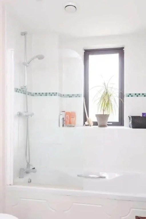 Serene 1 Bedroom Flat in Clapton With Balcony