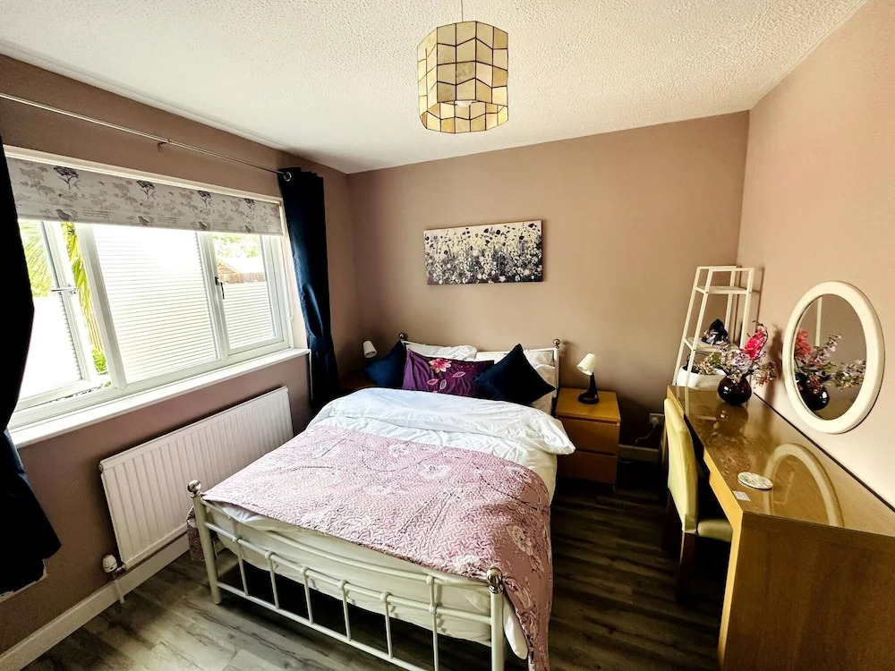 NKN Cosy Maisonette Dartford Station Free Parking