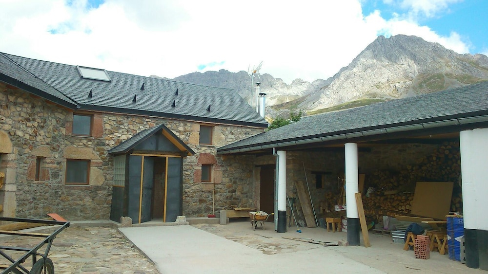 Albergue El Rebezo