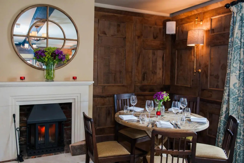 The White Hart, Overton