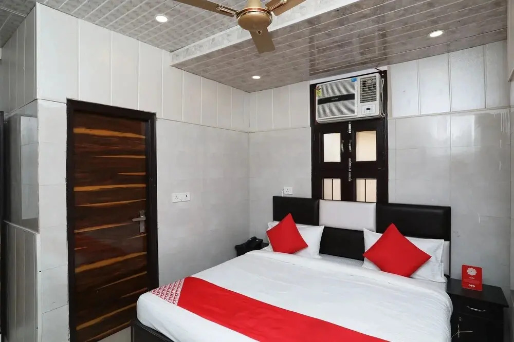 Qlark Stay by OYO Rooms