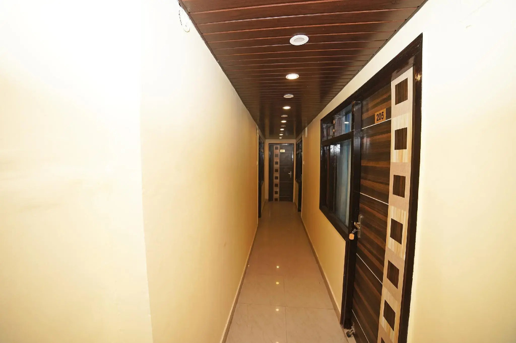 Oyo 8594 Golden Nest