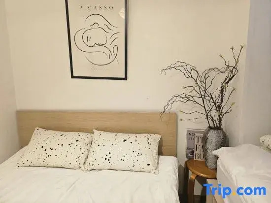 Yongsan Hyochang Park 3 minutes, breakfast included, luggage storage service,