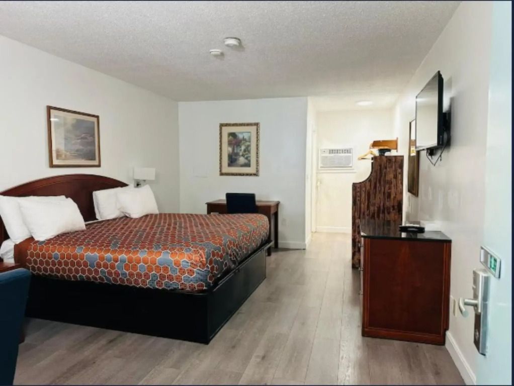 Hampton Motor Inn