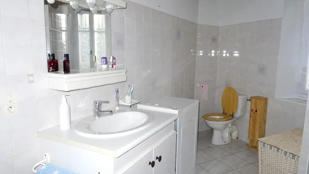House With 2 Bedrooms in Monieux, With Wonderful Mountain View and Fur