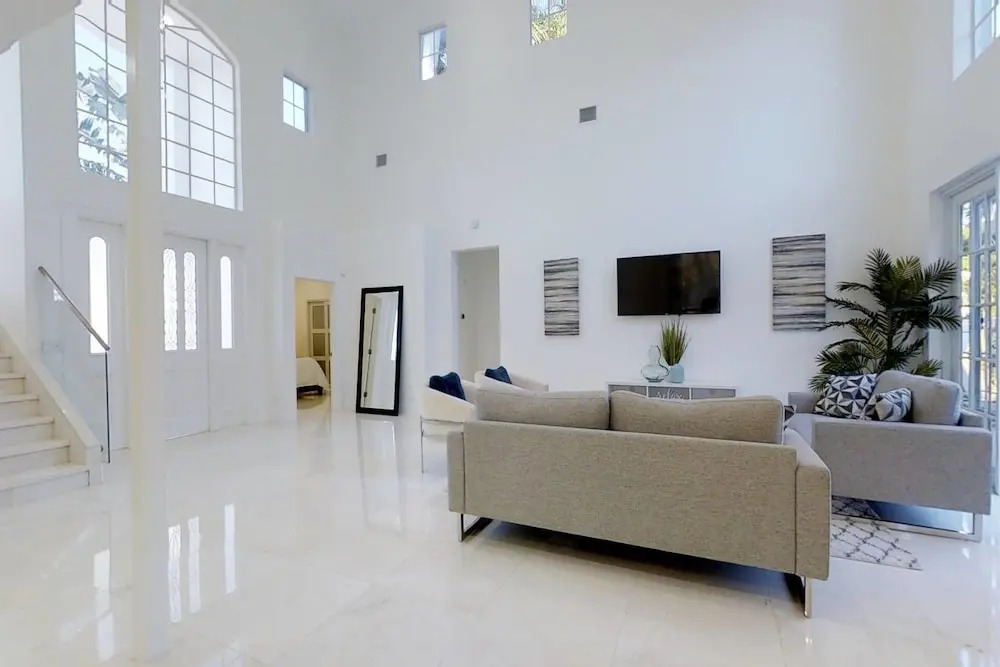 Beautiful Hollywood Beach 4 BR Home W Heated Pool
