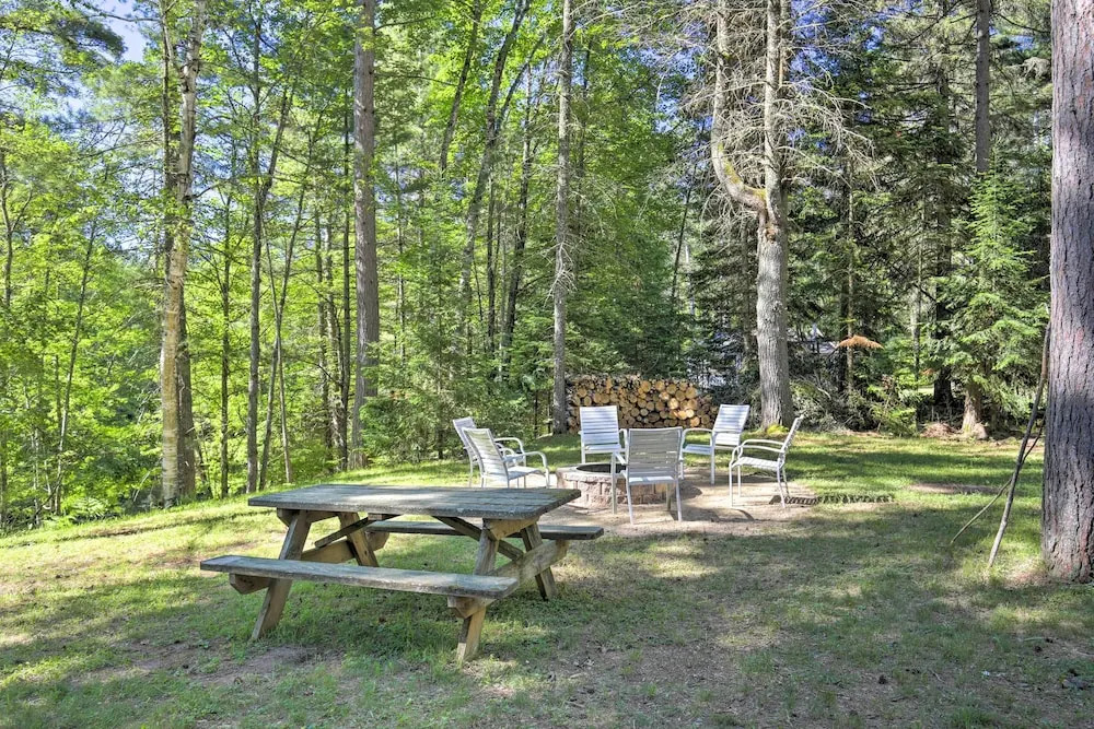 'deerskin Lodge' w/ Boat Dock & Fire Pit!