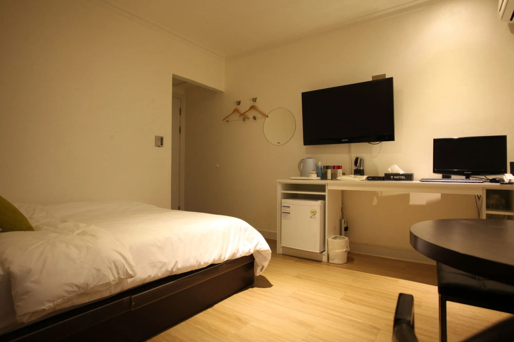 Y Hotel