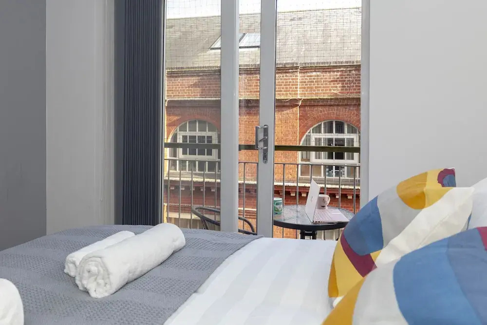 PM & Charles Luxury Apartments - 2 Bedroom - City Center - Parking