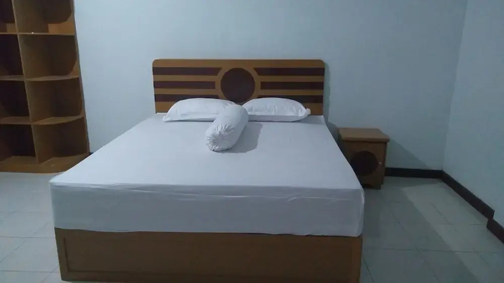 Hotel O Fanilly Guest House MarabahanNearJembatan Rumpiang