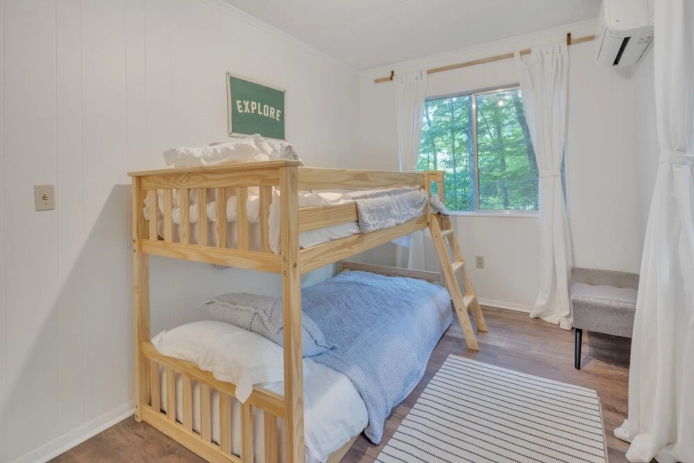 Blue Ridge Lookout Beautiful Modern Cabin - Nature Hikes And Pets Ok 4 Bedroom Cabin by RedAwning