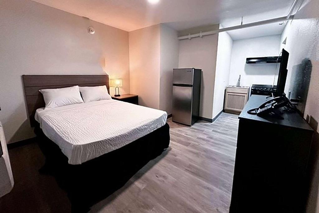 Studio City Suites, A Travelodge By Wyndham