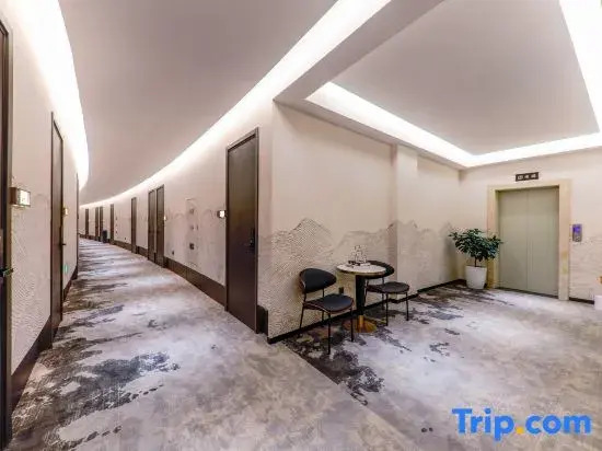 Yixin Design Hotel (Guangchang Bus Station)