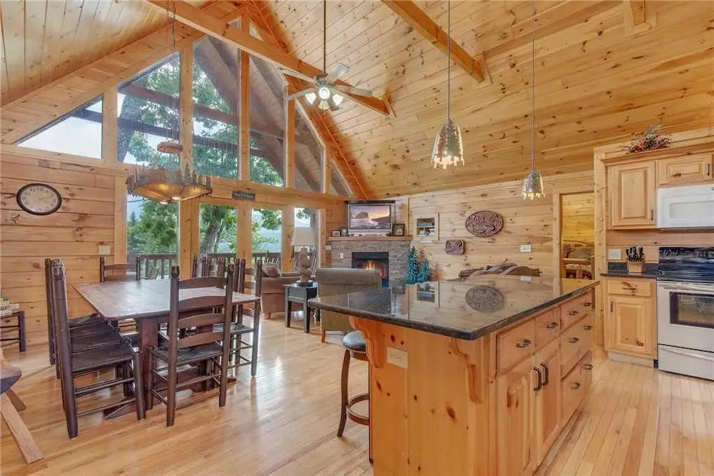 Chimney Top Overlook - Four Bedroom Cabin