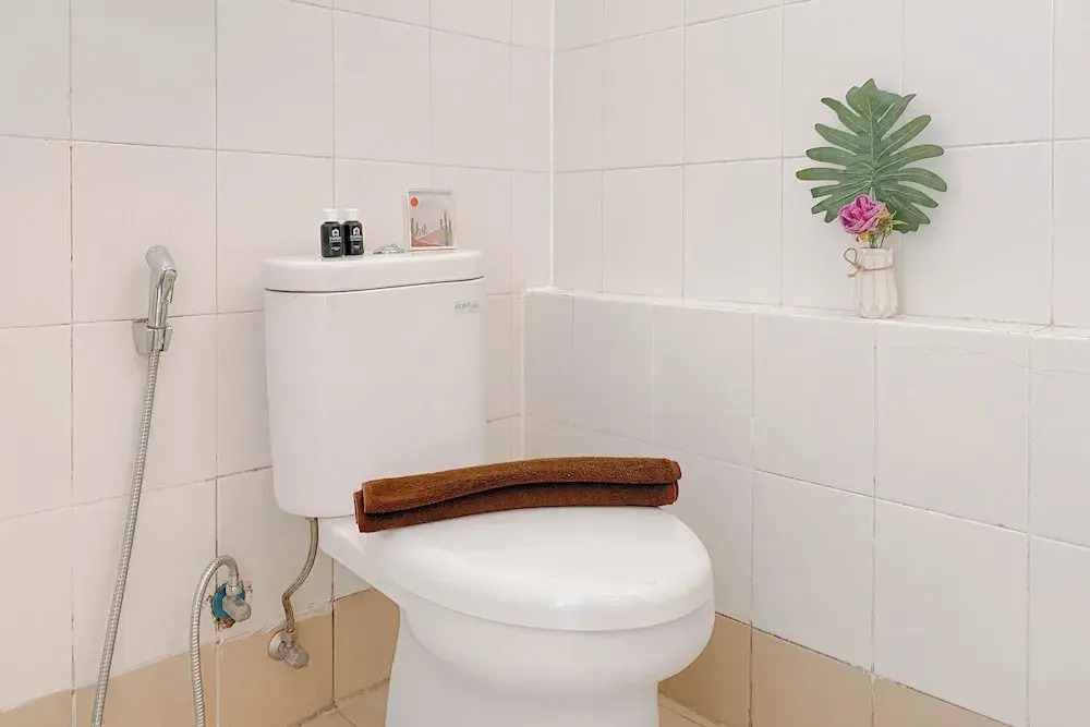 New And Modern Look Studio Room At Apartment Bassura City