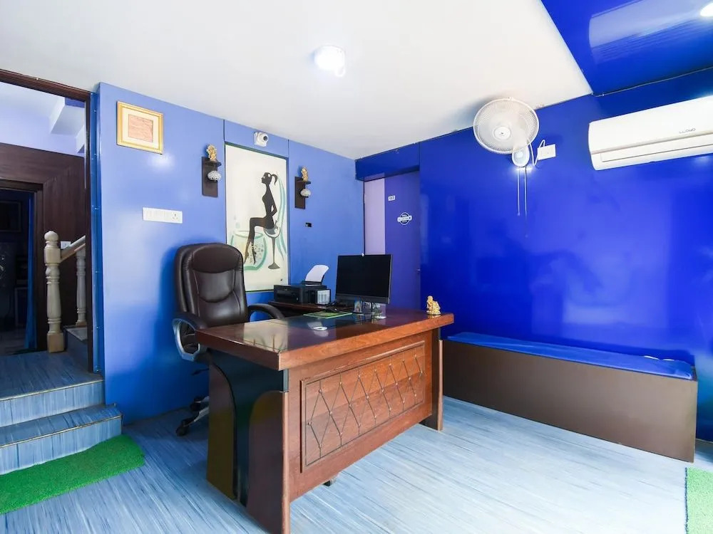 OYO 13092 Comfort Inn
