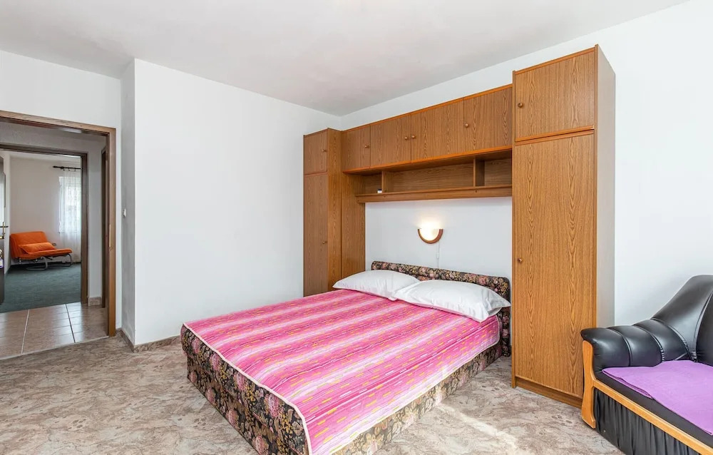 Stunning Apartment in Novi Vinodolski With Wifi and 4 Bedrooms