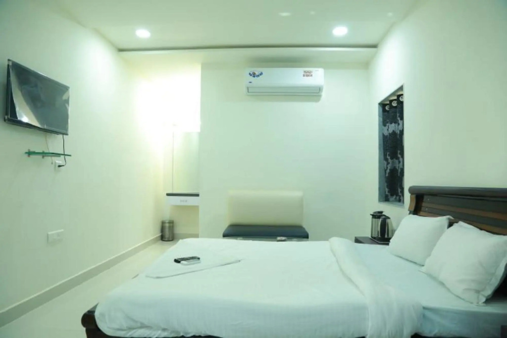 Hotel Swagath Grand Jillelaguda.