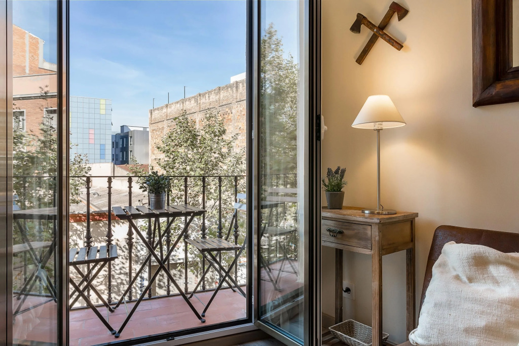 1 Bedroom Vintage Suite With Balcony, 2Nd Floor - Hoa 42158