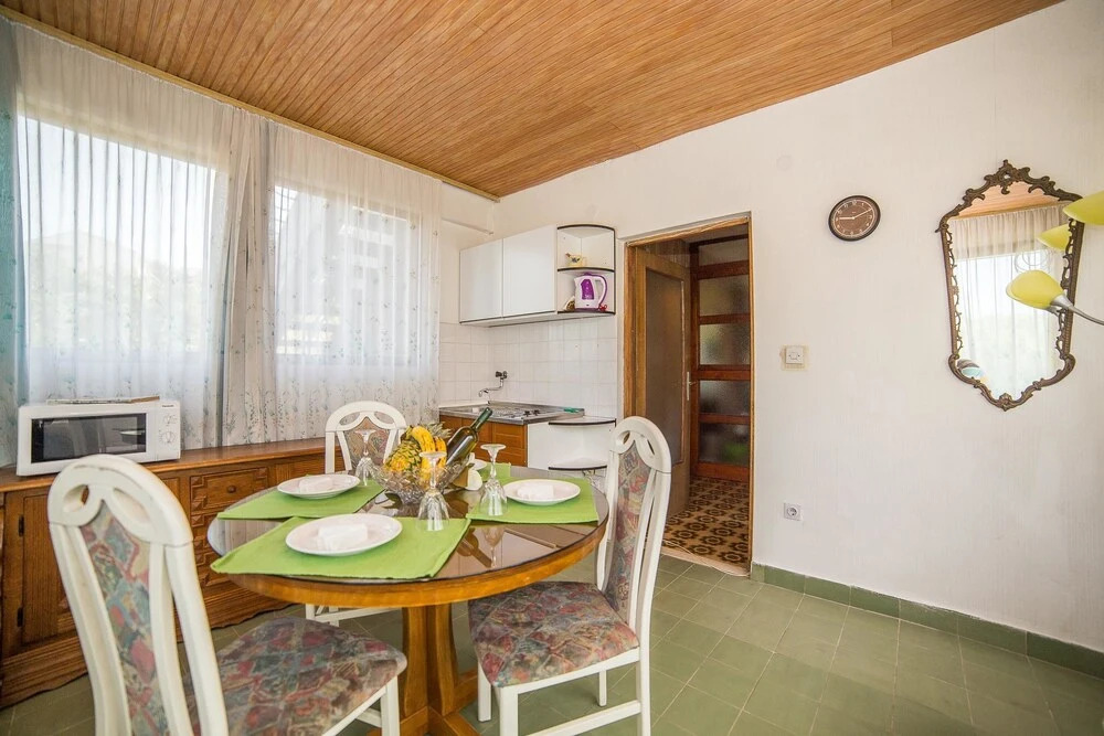 Apartments Jako