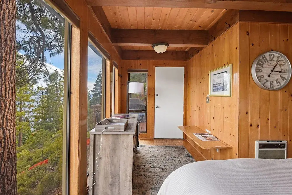 Stunning Views at Stargazer Lakefront Studio!