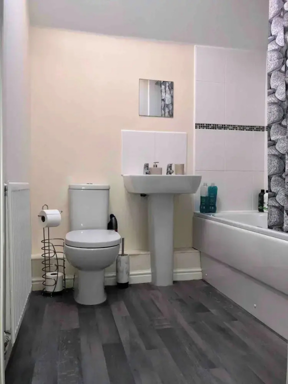 Entire Two Bedroom Detached Coach House