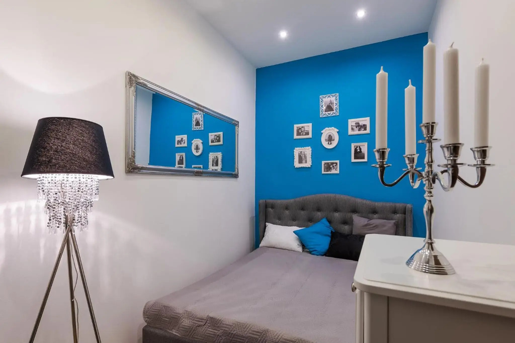 PARKING, AC, 2 Bedroom design flat in the center