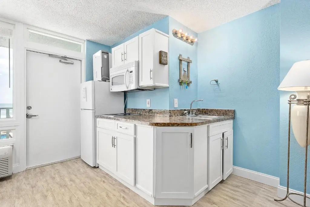 Ocean Jewel 219, 1 Bedroom, Ocean View, 2nd Floor, Pool, Sleeps 6