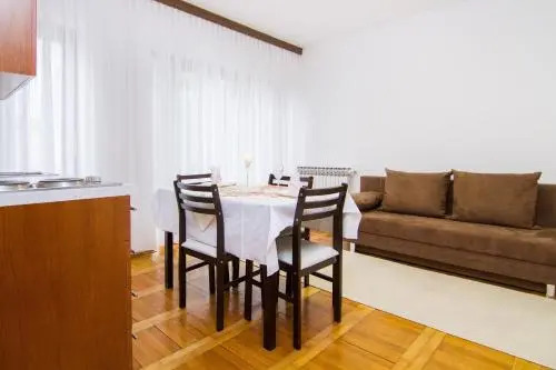 Guest House Anina Kuća