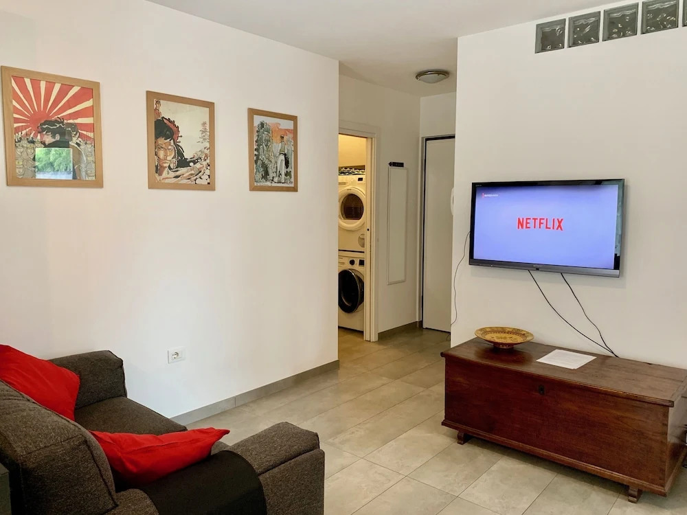 LakeGarden Apartment