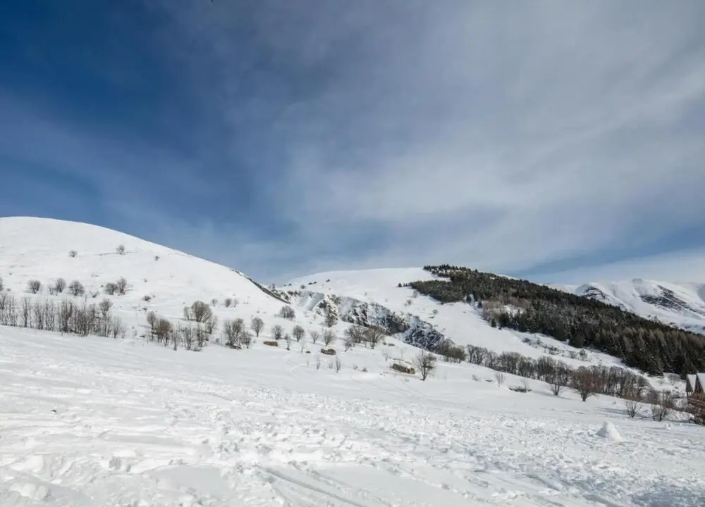 Mountain-view Apartment for 6 Guests