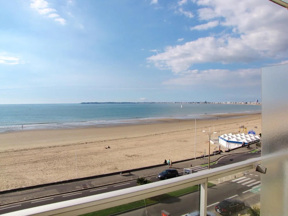 Studio in Pornichet, With Wonderful sea View, Furnished Balcony and Wi