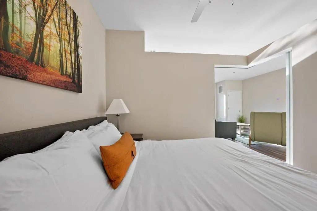 Upscale Stay with Amenities Galore 348