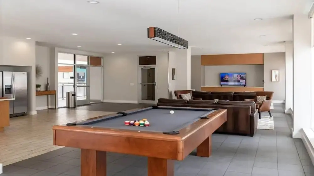 Bold CozySuites w/pool, gym, roof #3